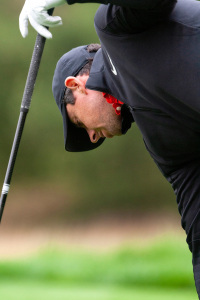 Rory Mcllroy teeing ball CU